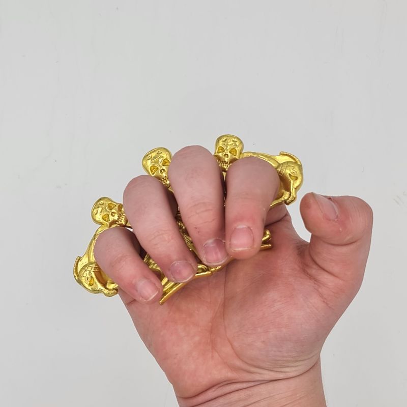 Sport si Outdoor - Sporturi de contact - Produse autoaparare - Pumnal tip box, rozeta autoaparare cu 3 capete mort, 1 cm grosime, auriu - Infinity.ro