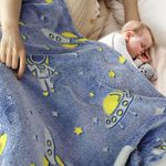 Casa si Gradina - Textile si covoare - Pături și cuverturi - Pături - Patura Pufoasa si Magica, Imprimeu Glow in the Dark, Planete, Albastru, 185cm x 100cm - Infinity.ro