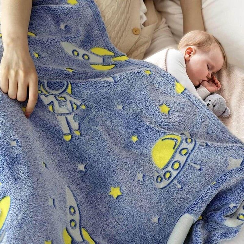 Casa si Gradina - Textile si covoare - Pături și cuverturi - Pături - Patura Pufoasa si Magica, Imprimeu Glow in the Dark, Planete, Albastru, 185cm x 100cm - Infinity.ro