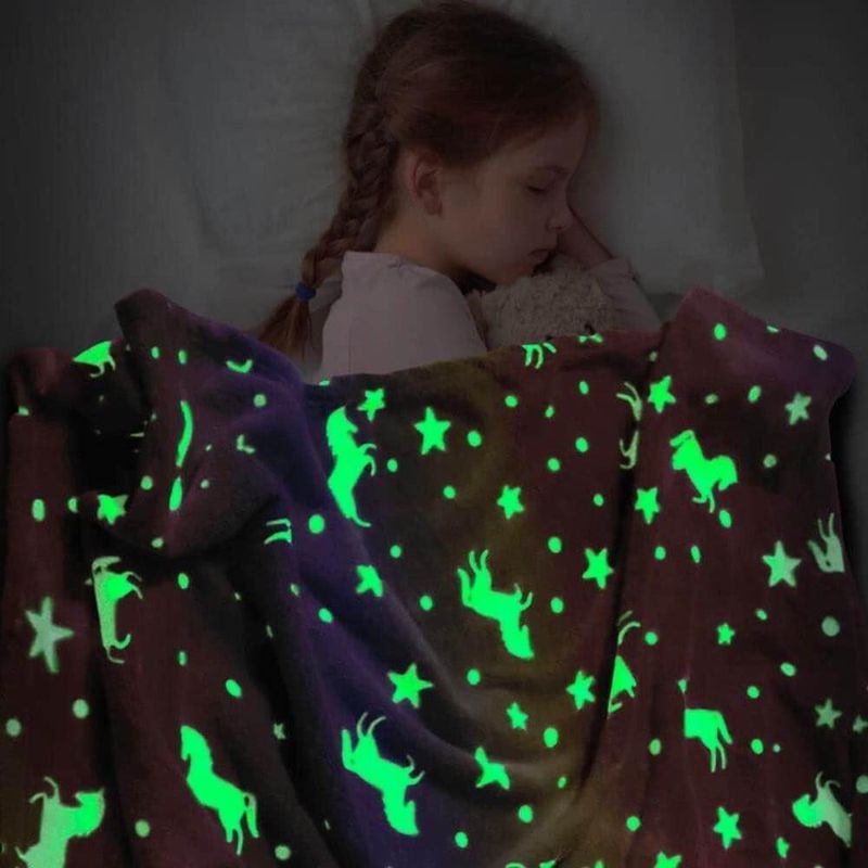 Casa si Gradina - Textile si covoare - Pături și cuverturi - Pături - Patura Pufoasa si Magica, Imprimeu Glow in the Dark, Unicorni, Roz Curcubeu, 185cm x 100cm - Infinity.ro