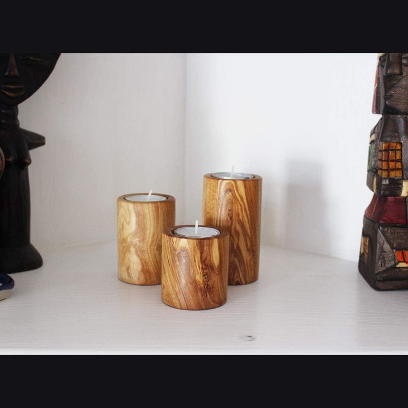 Casa si Gradina - Decoratiuni - Aromaterapie si lumanari - Suporturi lumanari - Set 3 suporturi pentru lumanari tip pastila din lemn de maslin, 6/8/10 cm, diametru 5.5 cm - Infinity.ro