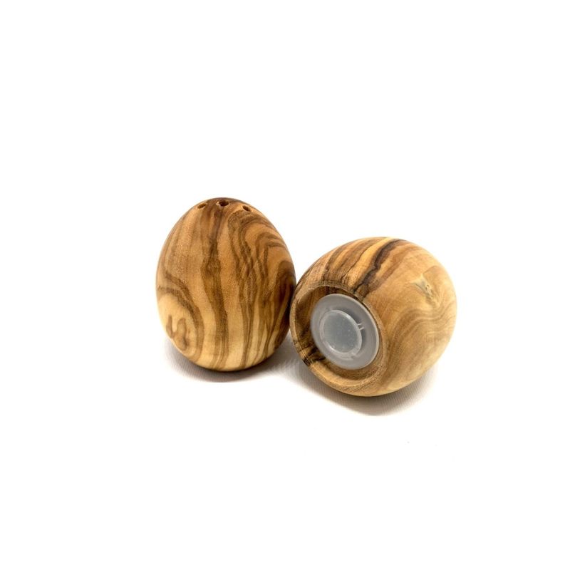 Casa si Gradina - Bucatarie si vesela - Ustensile bucatarie - Rasnite si dozatoare condimente - Set 2 solnite pentru sare si piper din lemn de maslin, forma ou, inaltime 5.5 cm - Infinity.ro