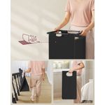 Market - Spalare si intretinere rufe - Uscatoare de rufe si accesorii - Cos de rufe, 2 compartimente, saci de rufe detasabili, raft, cadru metalic, 2x46L, 73x33x72 cm, maro si negru - Infinity.ro