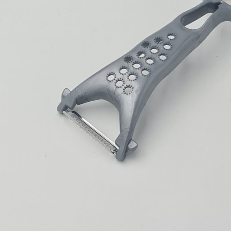 Casa si Gradina - Bucatarie si vesela - Ustensile bucatarie - Razatori si curatatoare - Curatator legume, model simplu, gauri, gri, 17 x 7 cm - Infinity.ro