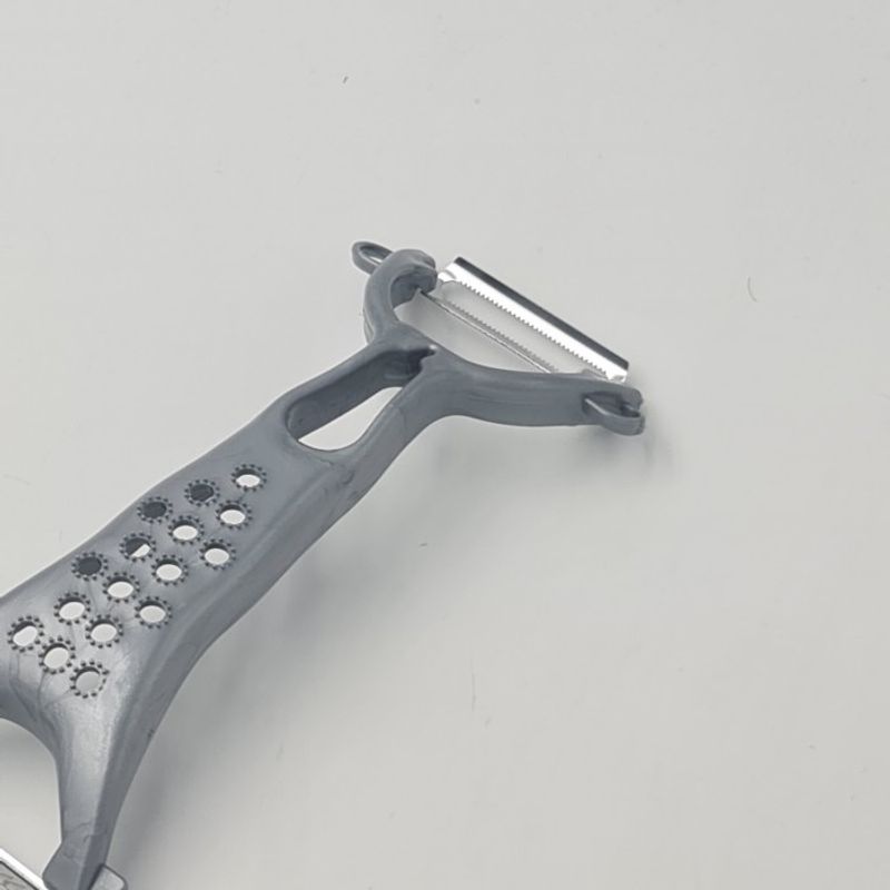 Casa si Gradina - Bucatarie si vesela - Ustensile bucatarie - Razatori si curatatoare - Curatator legume, model simplu, gauri, gri, 17 x 7 cm - Infinity.ro