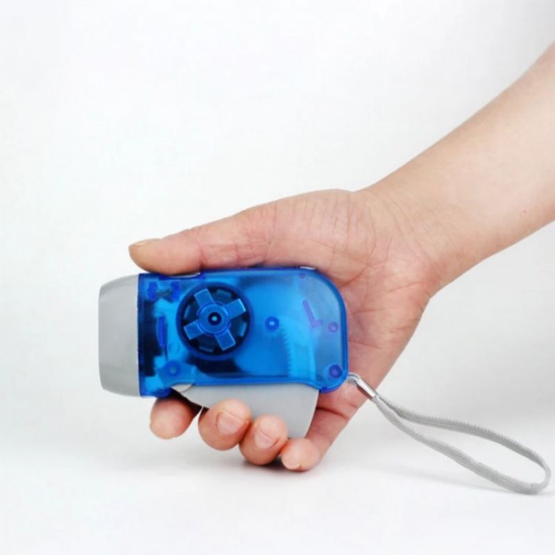 Sport si Outdoor - Camping - Articole solare camping - Lampi si lanterne camping - Lanterna Cu Dinam si Baterie, 3 Leduri, Incarcare Baterie Prin Apasare Maneta, Agatatoare, 10 x 5 cm - Infinity.ro