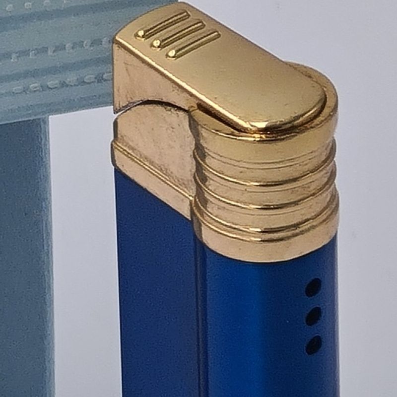 Market - Tutun si tigari - Articole si accesorii tutun - Bricheta Metalica cu Gaz, Antivant, Model Robotic Slim, Reincarcabila, Albastru, Cutie - Infinity.ro