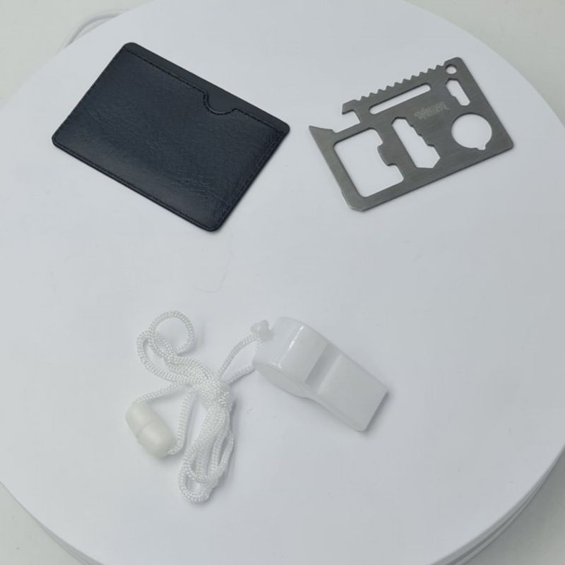 Sport si Outdoor - Accesorii si echipamente sportive - Sporturi extreme si supravietuire - Kituri supravietuire - Kit supravietuire, 3 in 1, card multifunctional, husa, fluier, gri - Infinity.ro