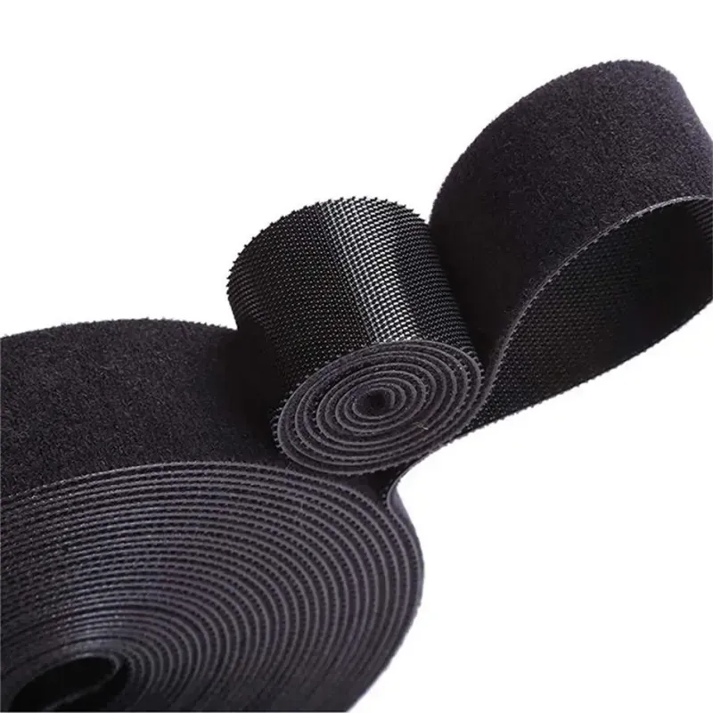 PC, gaming si accesorii - Retelistica - Cabluri si accesorii - Organizator de cabluri Banda Velcro Well 3m x 1.5cm negru ORG-CABLE-T0103BK-WL - Infinity.ro