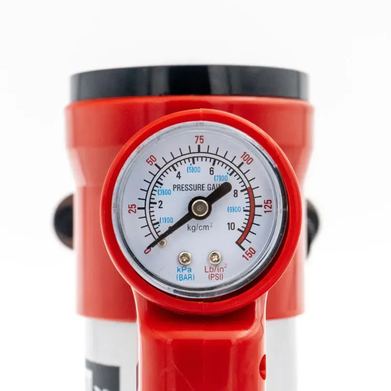 Auto si Moto - Reparatii si depanare - Compresoare auto - Compresor auto 12V Carguard COM001 30L/min 150PSI carcasa metal +LED frontal - Infinity.ro