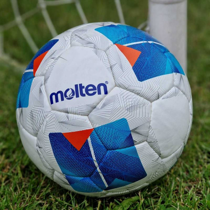 Sport si Outdoor - Sporturi de echipa - Fotbal - Mingi fotbal - Set 9 mingi fotbal Molten F5N1710 marimea 5, sac transport Molten, pompa Molten - Infinity.ro