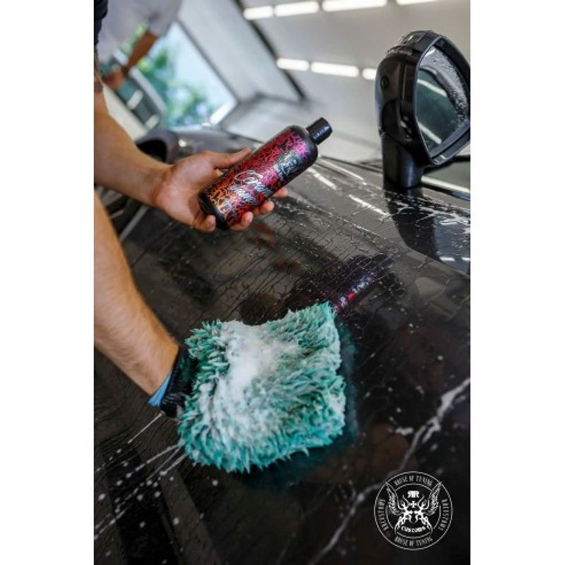 Auto si Moto - Intretinere auto - Produse curatare auto - Sampon Auto cu SiO2 pentru Curatare si Protectie BadBoys Ceramic Shampoo 500ml - Infinity.ro