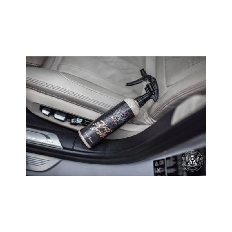 Auto si Moto - Intretinere auto - Produse curatare auto - Dressing Interior Plastice cu miros Biscuitii BadBoys Interior Dressing Cookie, 500ml - Infinity.ro