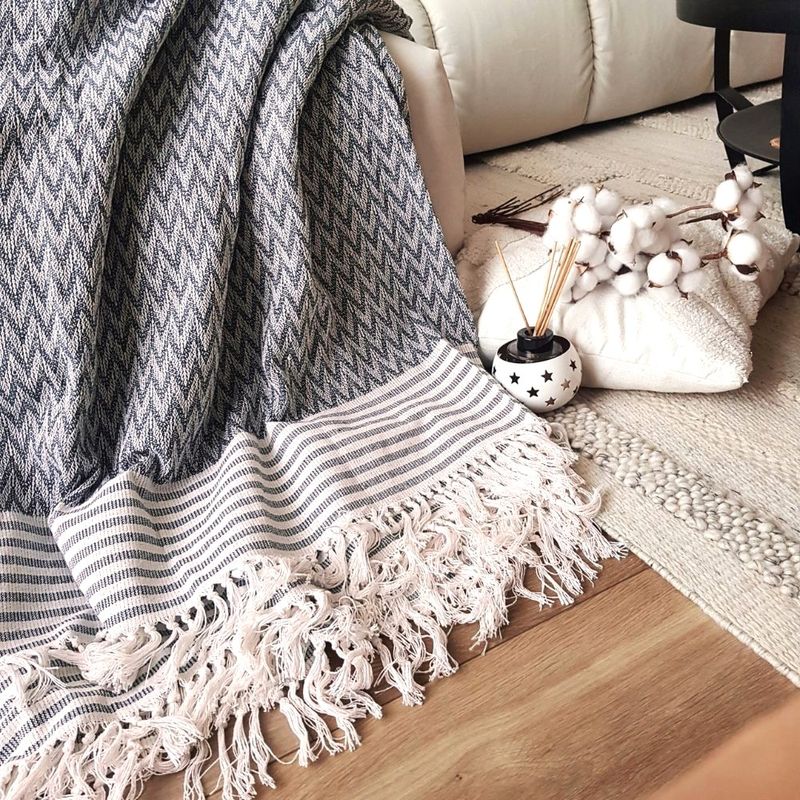 Casa si Gradina - Textile si covoare - Pături și cuverturi - Cuverturi - Cuvertura Old Fashion pentru pat dublu, dimensiunea 220x240 cm, 100% bumbac, zig-zag, gri cu franjuri - 24 - Infinity.ro