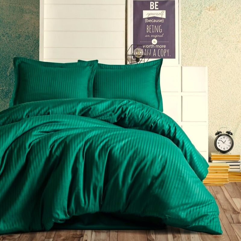 Casa si Gradina - Textile si covoare - Lenjerii de pat - Fete de perna - Set 2 fete de perna Kotonia Home Deco - Damasc Saten - 100% bumbac, dimensiune dungi 1 cm, 50x70 cm, verde smarald - Infinity.ro
