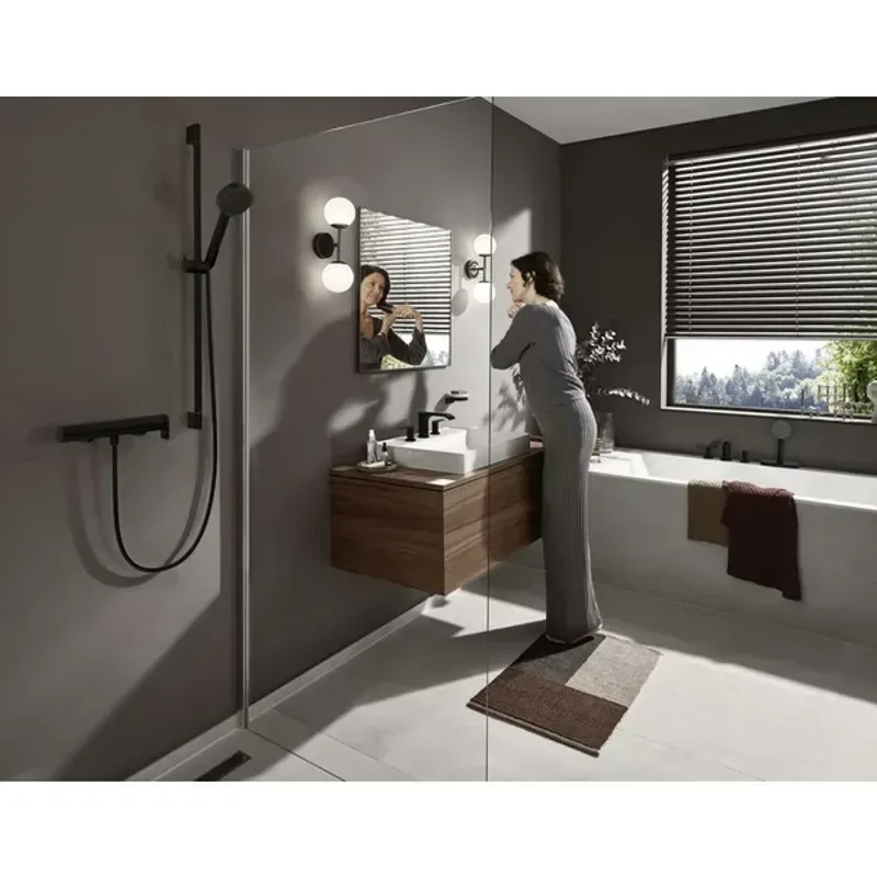 Casa si Gradina - Sanitare - Lavoar baie si accesorii - Baterii sanitare - Baterie dus Hansgrohe Vivenis negru mat monocomanda - Infinity.ro