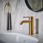 Casa si Gradina - Sanitare - Lavoar baie si accesorii - Baterii sanitare - Baterie lavoar Grohe Essence S monocomanda auriu periat Cool Sunrise - Infinity.ro
