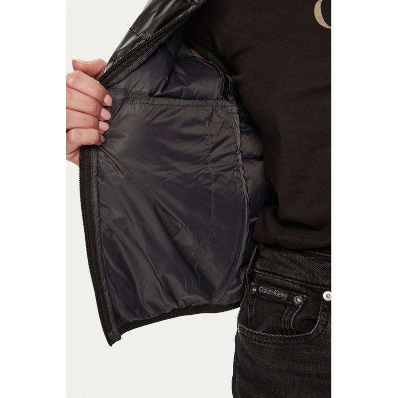 Fashion, accesorii si bijuterii - Femei - Imbracaminte femei - Jachete si geci femei - Geaca dama din puf Calvin Klein Jeans J20J224698 S INTL Negru - Infinity.ro