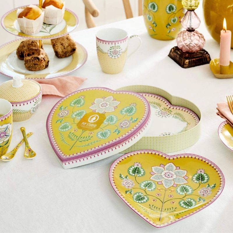 Casa si Gradina - Bucatarie si vesela - Vesela si tacamuri - Farfurii si boluri - Set 2 farfurii, forma de inima, Pip Studio, Yellow, 21.5 cm, colectia Lily & Lotus - Infinity.ro