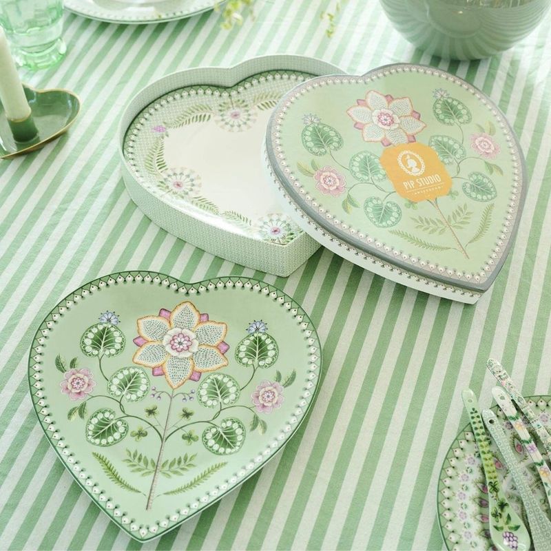 Casa si Gradina - Bucatarie si vesela - Vesela si tacamuri - Farfurii si boluri - Set 2 farfurii, forma de inima, Pip Studio, Light Green, 21.5 cm, colectia Lily & Lotus - Infinity.ro