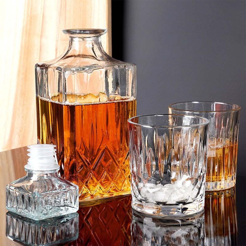 Casa si Gradina - Bucatarie si vesela - Accesorii bar - Carafe si decantoare - Carafa pentru whisky din sticla cu dop de pluta 900 ml - Infinity.ro
