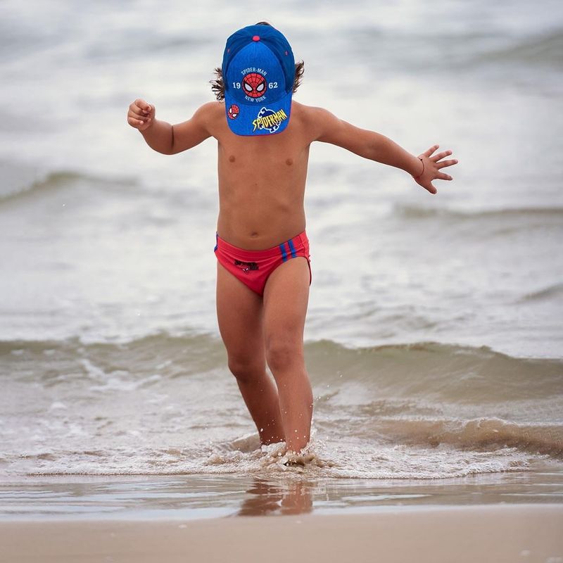 Fashion, accesorii si bijuterii - Copii - Lenjerie si pijamale copii - Costume de baie copii - Slip inot pentru baieti, Spider-Man, design rosu cu dungi albastre laterale, 5 ani - Infinity.ro