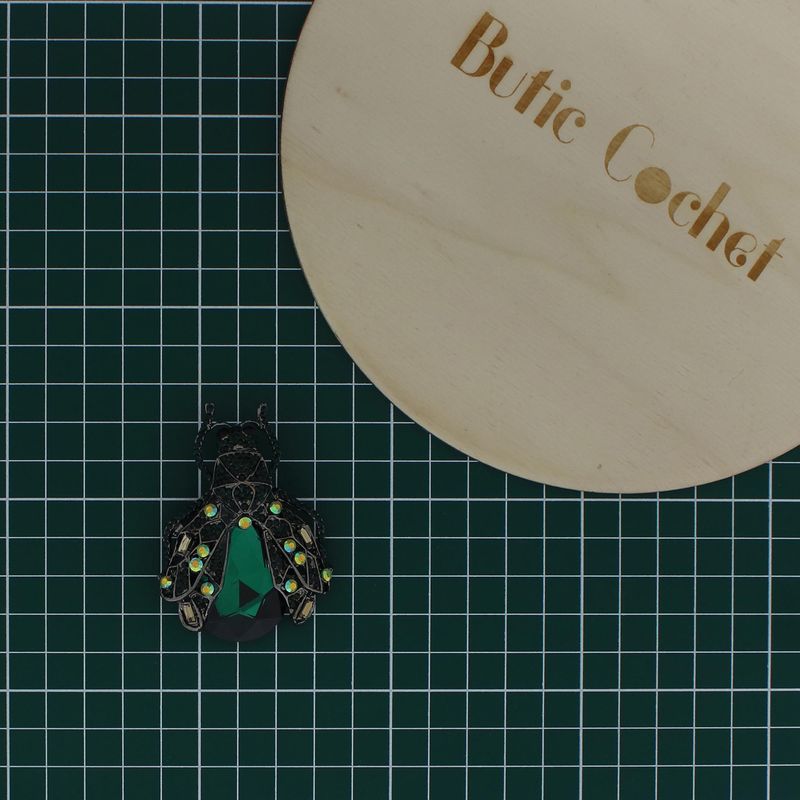 Market - Cadouri - Martisoare - Accesoriu dama, Brosa, din metal, Buticcochet, 6.5 x 4.5 cm, model Gandacel, Verde - MR622 - Infinity.ro