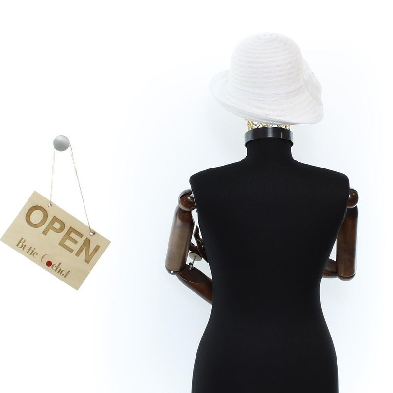 Fashion, accesorii si bijuterii - Femei - Accesorii femei - Caciuli si palarii femei - Palarie, Dama,  din poliester, Buticcochet, model cu dungi si fundita, One size, Alb - PAL1670 - Infinity.ro