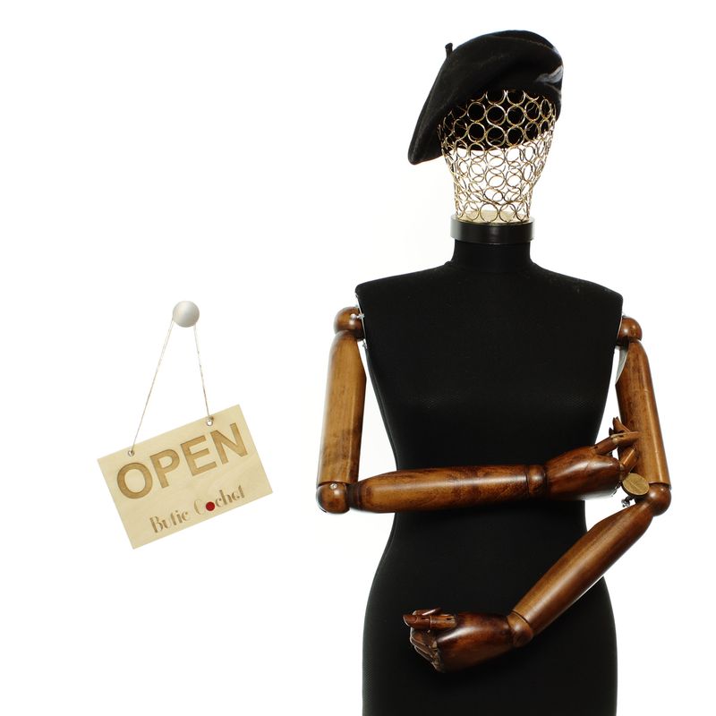 Fashion, accesorii si bijuterii - Femei - Accesorii femei - Caciuli si palarii femei - Bereta de dama, din lana, Evita, one size, model floral impaslit, Negru - BSC795 - Infinity.ro