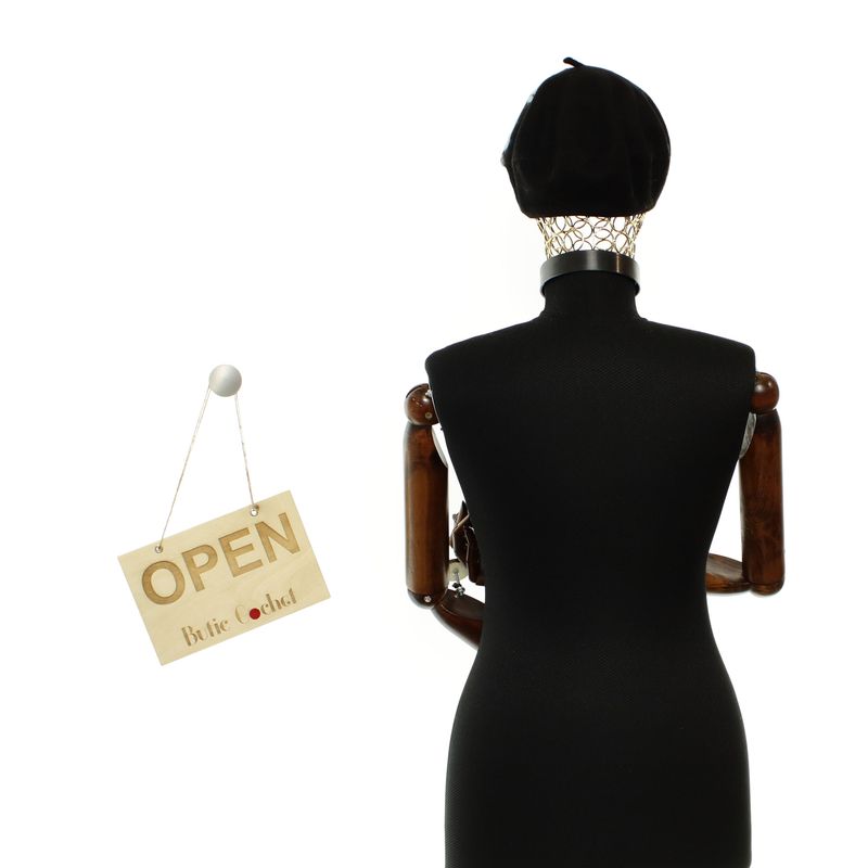Fashion, accesorii si bijuterii - Femei - Accesorii femei - Caciuli si palarii femei - Bereta de dama, din lana, Evita, one size, model floral impaslit, Negru - BSC795 - Infinity.ro
