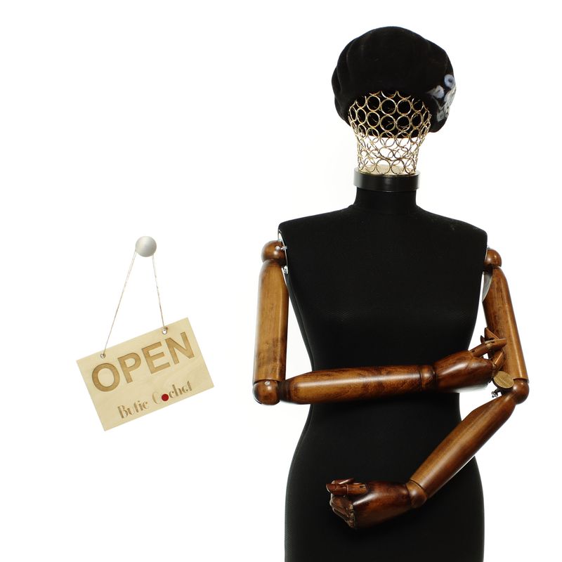 Fashion, accesorii si bijuterii - Femei - Accesorii femei - Caciuli si palarii femei - Bereta de dama, din lana, Evita, one size, model floral impaslit, Negru - BSC795 - Infinity.ro
