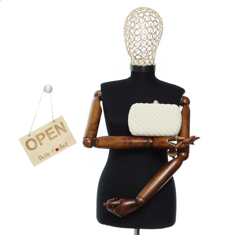 Fashion, accesorii si bijuterii - Femei - Accesorii femei - Genti si rucsacuri femei - Geanta plic, de dama, din material sintetic, ButicCochet, 20x12x4 cm, cu perle, Crem - GND1057 - Infinity.ro