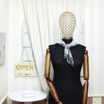 Fashion, accesorii si bijuterii - Femei - Accesorii femei - Esarfe si fulare femei - Esarfa de dama, Buticcochet, 60x60 cm, 40% matase 60% poliester, imprimeu floral, Negru - ES2147 - Infinity.ro