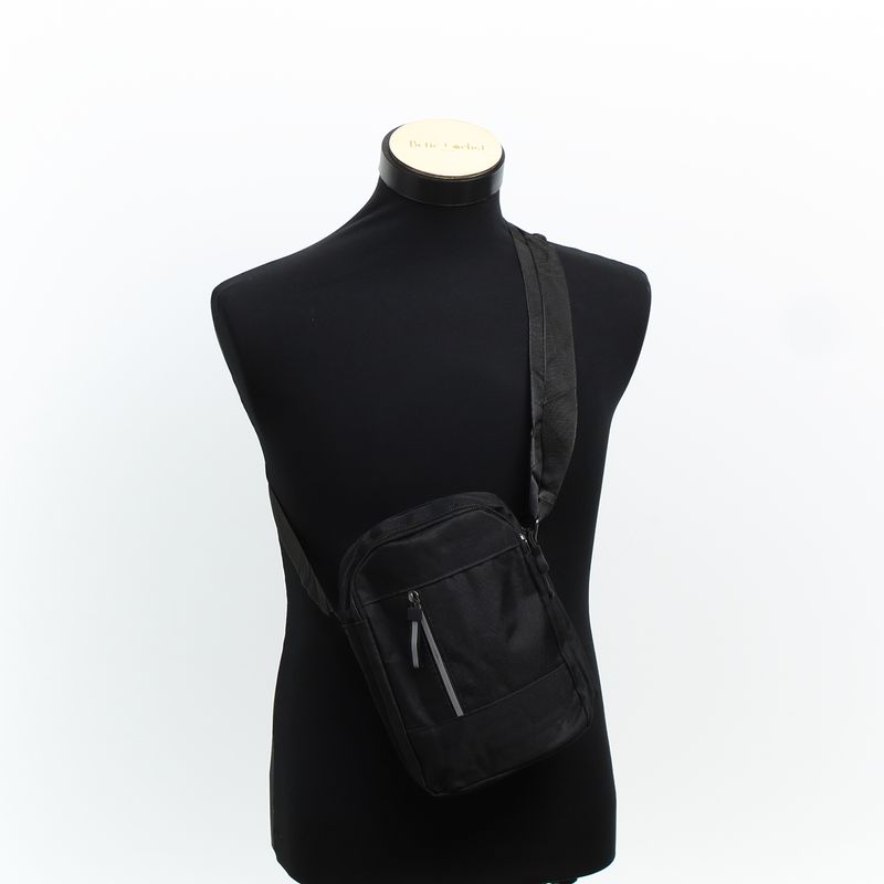 Fashion, accesorii si bijuterii - Barbati - Accesorii barbati - Genti si rucsacuri barbati - Geanta barbateasca, de umar / mana, din material sintetic, ButicCochet, 22 x 16 x 6 cm, 4 compartimente, Negru - GNM72 - Infinity.ro