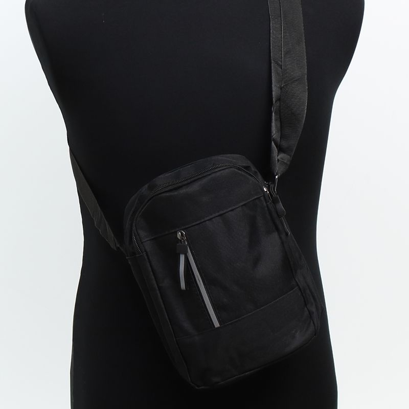 Fashion, accesorii si bijuterii - Barbati - Accesorii barbati - Genti si rucsacuri barbati - Geanta barbateasca, de umar / mana, din material sintetic, ButicCochet, 22 x 16 x 6 cm, 4 compartimente, Negru - GNM72 - Infinity.ro