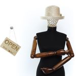 Fashion, accesorii si bijuterii - Femei - Accesorii femei - Caciuli si palarii femei - Palarie de dama, din poliester, Buticcochet, cu dungi si flori decorative, bor mic, One size, Bej - PAL1642 - Infinity.ro