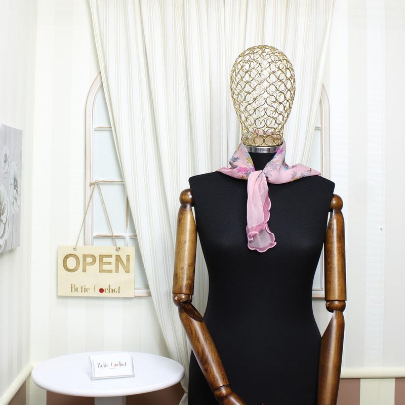 Fashion, accesorii si bijuterii - Femei - Accesorii femei - Esarfe si fulare femei - Esarfa de dama, Buticcochet, 60x60 cm, 40% matase 60% poliester, imprimeu cu frunze, Roz - ES2142 - Infinity.ro