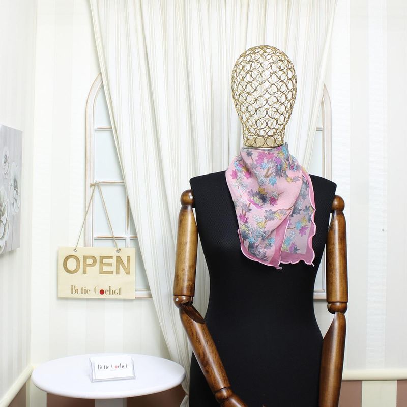 Fashion, accesorii si bijuterii - Femei - Accesorii femei - Esarfe si fulare femei - Esarfa de dama, Buticcochet, 60x60 cm, 40% matase 60% poliester, imprimeu cu frunze, Roz - ES2142 - Infinity.ro