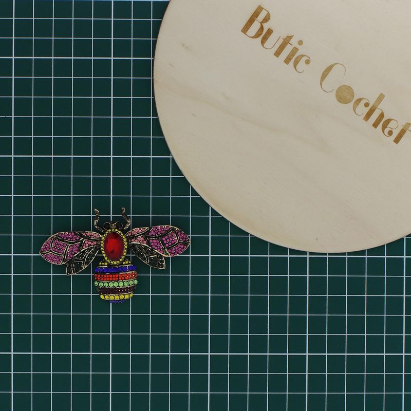 Market - Cadouri - Martisoare - Accesoriu dama, Brosa, din metal, Buticcochet, 5x8 cm, model Albina, Multicolor - MR606 - Infinity.ro