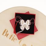 Market - Cadouri - Martisoare - Martisor Brosa, Buticcochet, din plastic, model fluturas, Auriu cu alb - MR685 - Infinity.ro