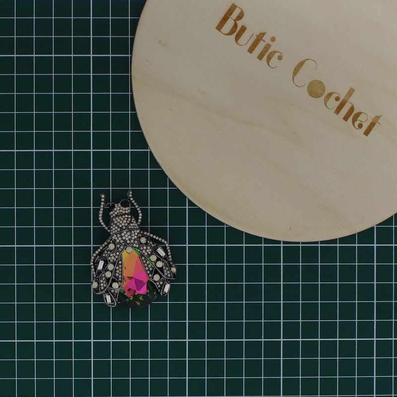 Market - Cadouri - Martisoare - Accesoriu dama, Brosa, din metal, Buticcochet, 6.5 x 4.5 cm, model Gandacel, Multicolor - MR629 - Infinity.ro