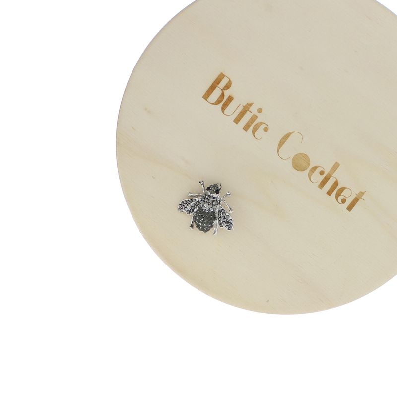 Market - Cadouri - Martisoare - Accesoriu dama, Brosa, din metal, Buticcochet, 3 cm, model Albina cu strasuri, Negru - MR646 - Infinity.ro