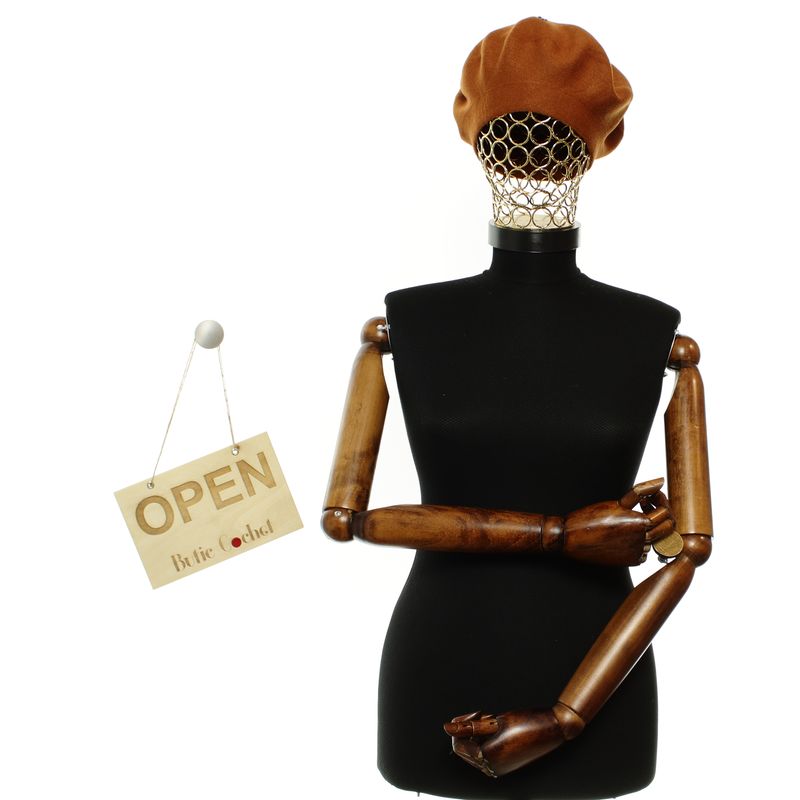 Fashion, accesorii si bijuterii - Femei - Accesorii femei - Caciuli si palarii femei - Bereta de dama, Buticcochet, din acril si vascoza, model cu strasuri, one size, Maro - BSC736 - Infinity.ro
