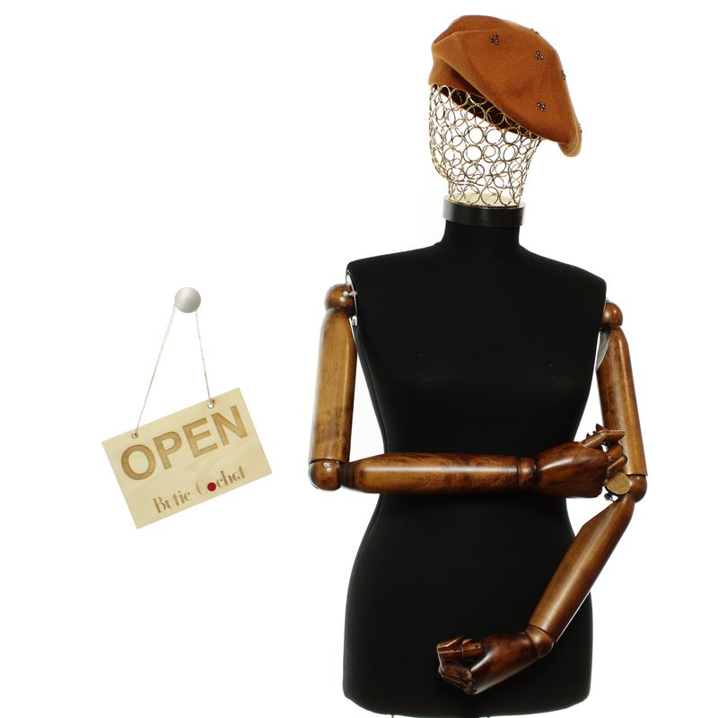Fashion, accesorii si bijuterii - Femei - Accesorii femei - Caciuli si palarii femei - Bereta de dama, Buticcochet, din acril si vascoza, model cu strasuri, one size, Maro - BSC736 - Infinity.ro