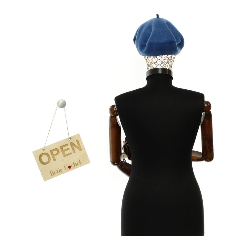 Fashion, accesorii si bijuterii - Femei - Accesorii femei - Caciuli si palarii femei - Bereta de dama, din lana, Evita, one size, model floral impaslit, Albastru - BSC806 - Infinity.ro