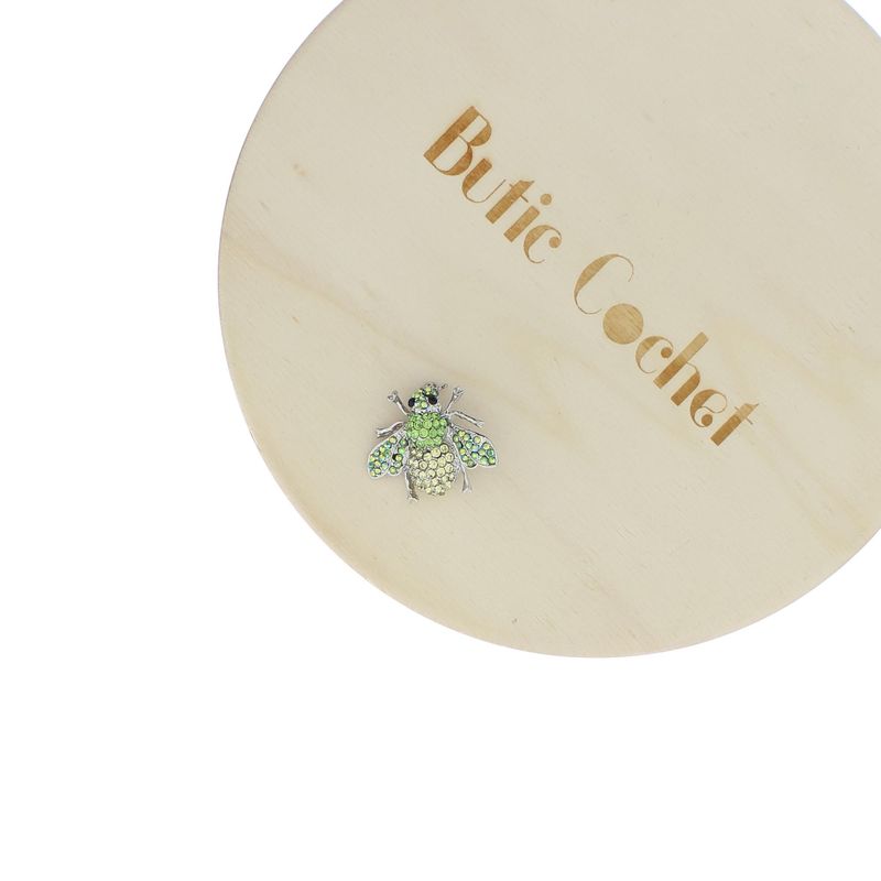 Market - Cadouri - Martisoare - Accesoriu dama, Brosa, din metal, Buticcochet, 3 cm, model Albina cu strasuri, Verde - MR649 - Infinity.ro