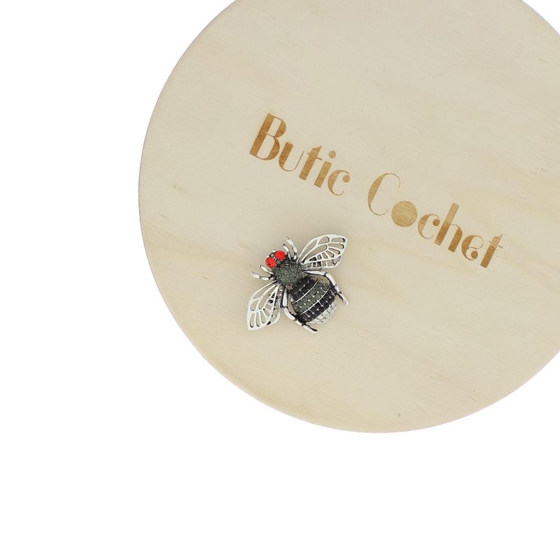 Market - Cadouri - Martisoare - Accesoriu dama, Brosa, din metal, Buticcochet, 4x5 cm, Albina, Argintiu - MR612 - Infinity.ro