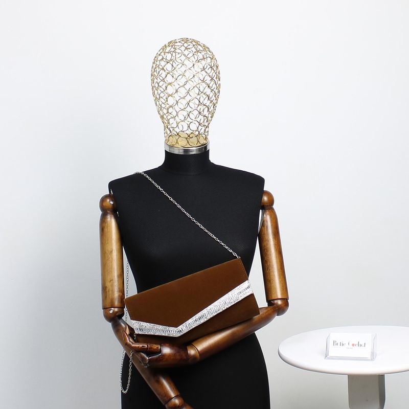 Fashion, accesorii si bijuterii - Femei - Accesorii femei - Genti si rucsacuri femei - Geanta plic, de dama, material sintetic catifelat, ButicCochet, 26x13x6 cm, cu strasuri, Maro - GND476 - Infinity.ro