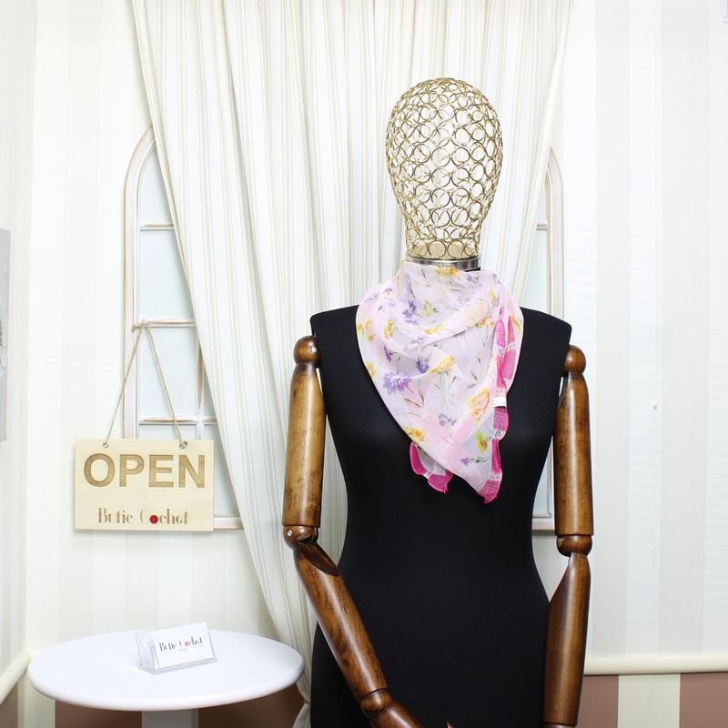 Fashion, accesorii si bijuterii - Femei - Accesorii femei - Esarfe si fulare femei - Esarfa de dama, Buticcochet, 60x60 cm, 40% matase 60% poliester, cu imprimeu floral, Roz pal - ES2022 - Infinity.ro
