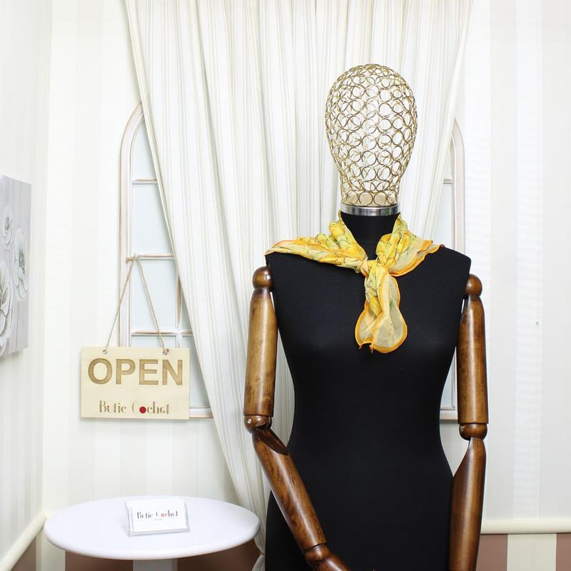 Fashion, accesorii si bijuterii - Femei - Accesorii femei - Esarfe si fulare femei - Esarfa de dama, Buticcochet, 60x60 cm, 40% matase 60% poliester, cu imprimeu floral, Portocaliu - ES2122 - Infinity.ro